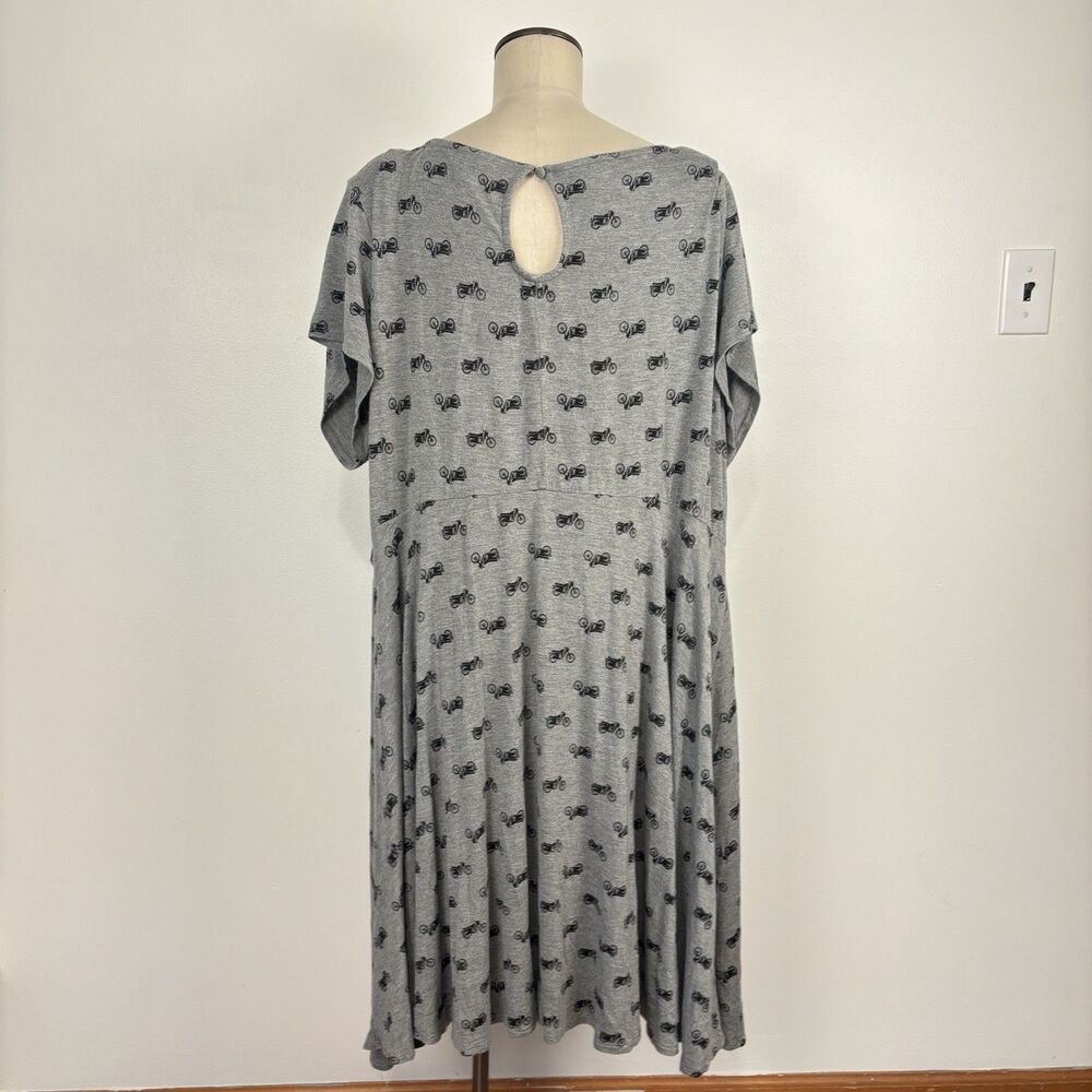 Torrid Womens Dress Size 5 5X Short Sleeve Skater Dress Midi Gray Motorcycle - Picture 5 of 6